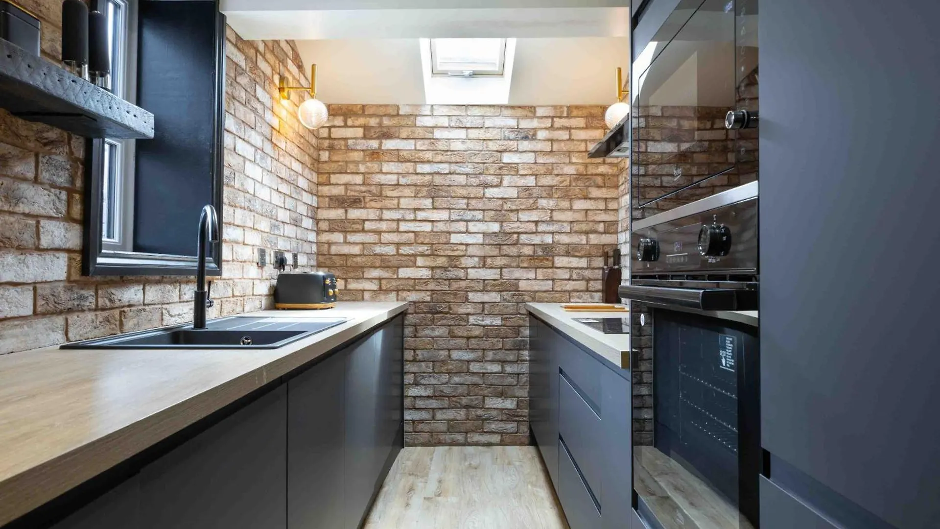 Feriehus The Black House - Air Host & Stay - 5 Bedrooms Liverpool
