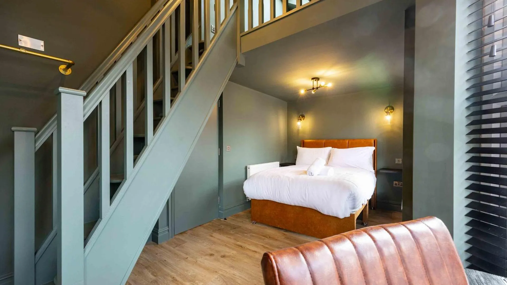 The Black House - Air Host & Stay - 5 Bedrooms Liverpool