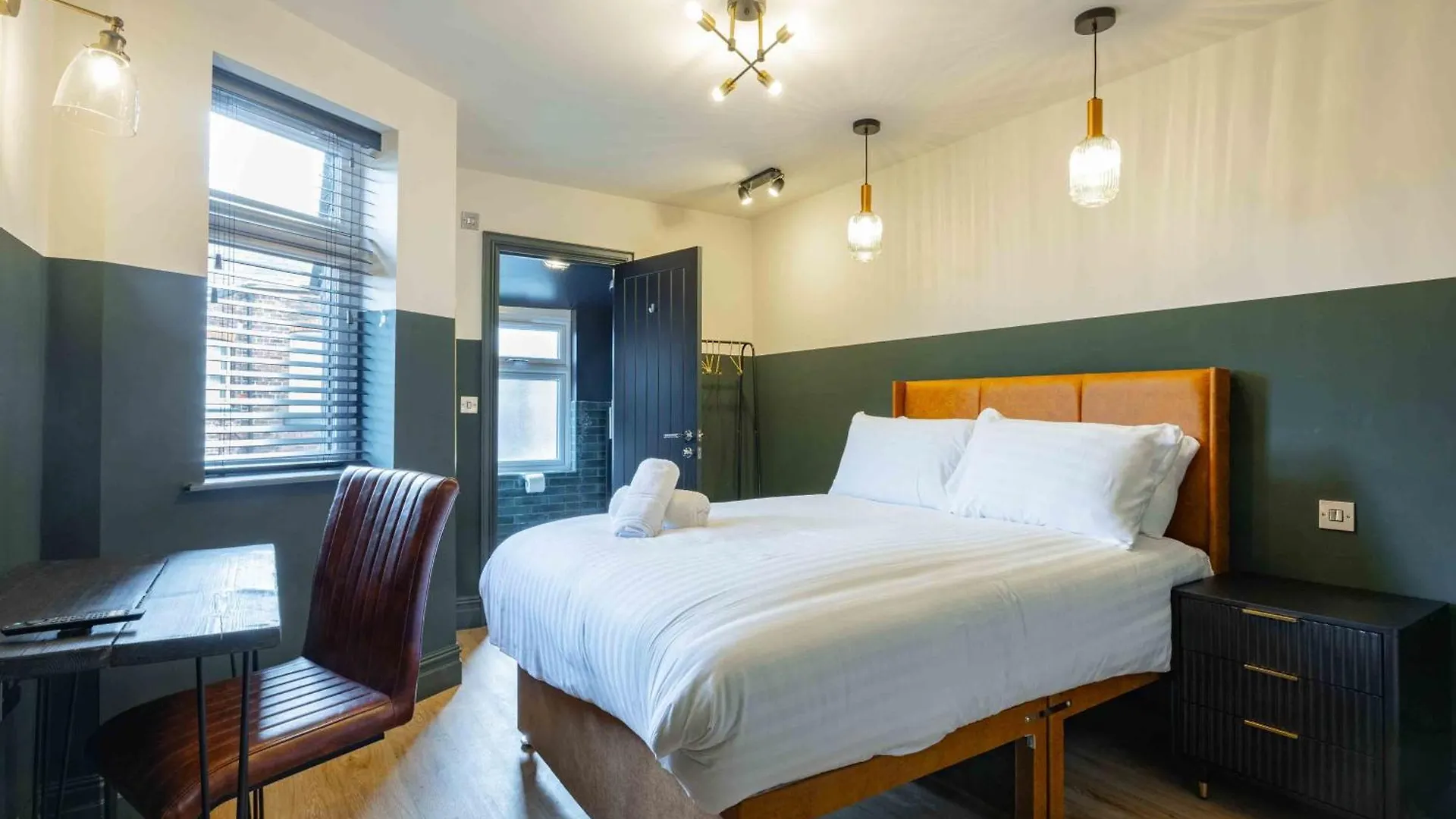 Feriehus The Black House - Air Host & Stay - 5 Bedrooms Liverpool