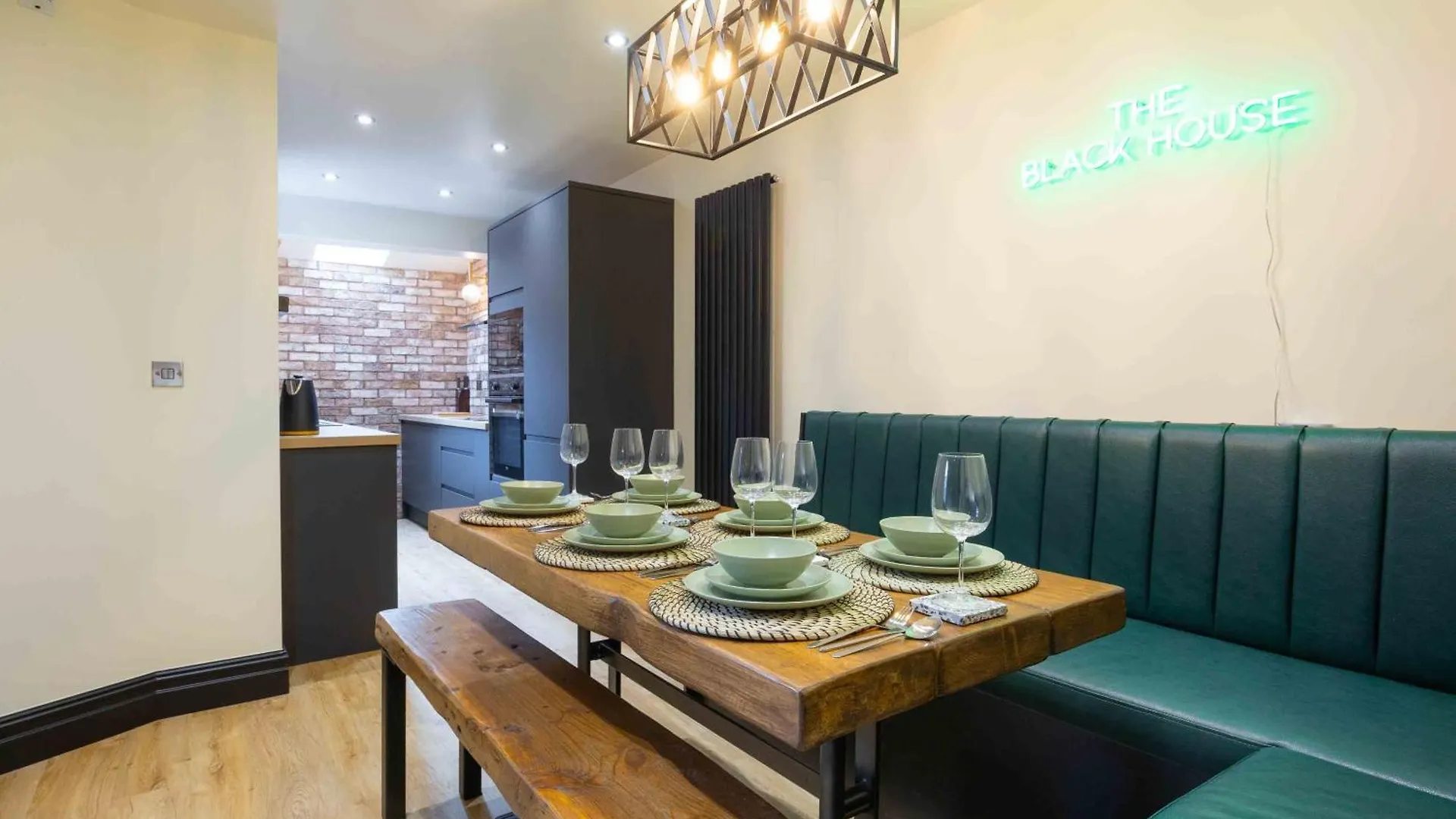 The Black House - Air Host & Stay - 5 Bedrooms Liverpool Storbritannien